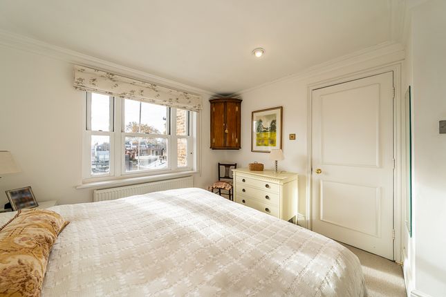 Flat 6, 26, Beaufort Gardens, London photo 2