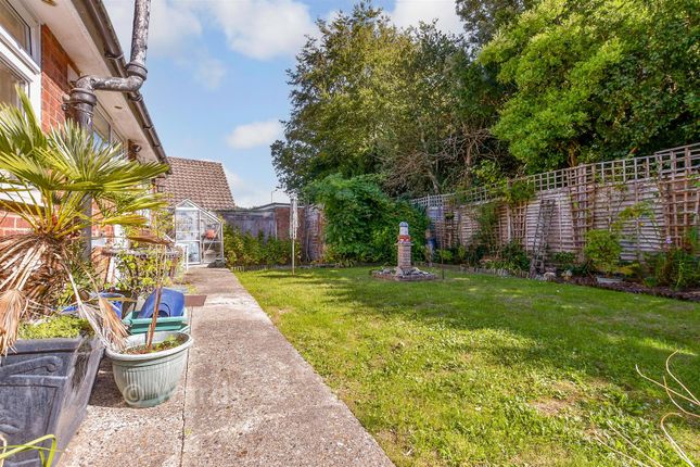 2, Hall Crescent, Deal photo 2
