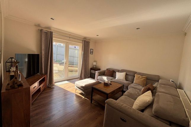 43, Oak Drive, Crewkerne photo 2