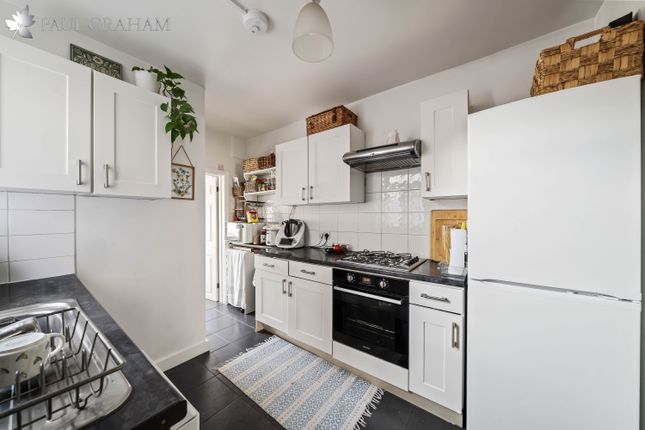 17, Tharp Road, Wallington photo 4