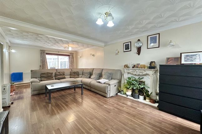 192, Trevino Drive, Leicester photo 4