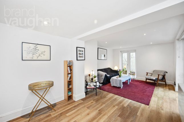 Flat for sale in Clarence Square, Brighton, East Sussex