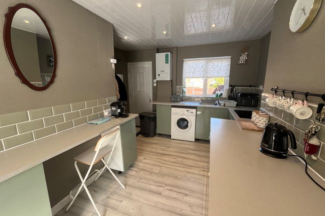 16, Royds Close, Holmfirth photo 3
