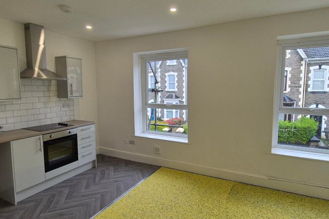 Flat to rent in Victoria Gardens, Neath