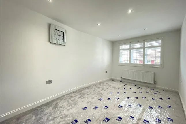 Cherrywood Lane, Morden, Raynes Park, London photo 4
