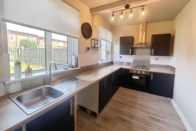 1, Leacroft Avenue, Bolton photo 4