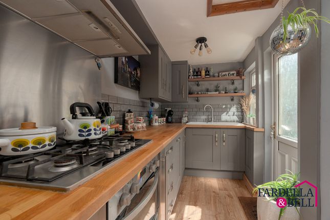 18 Wood Street, Burnley photo 2