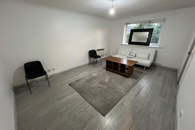28, Old Park Mews, HOUNSLOW photo 3