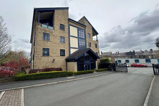 Flat to rent in Equilibrium, Lindley, Huddersfield
