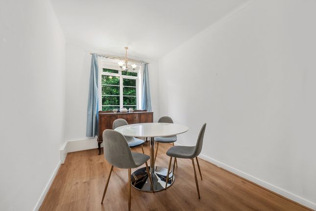 Flat 3 Chivelston, 78 Wimbledon Park Side, London photo 4