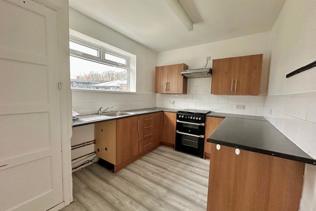 10 Wickford Drive, Romford photo 4