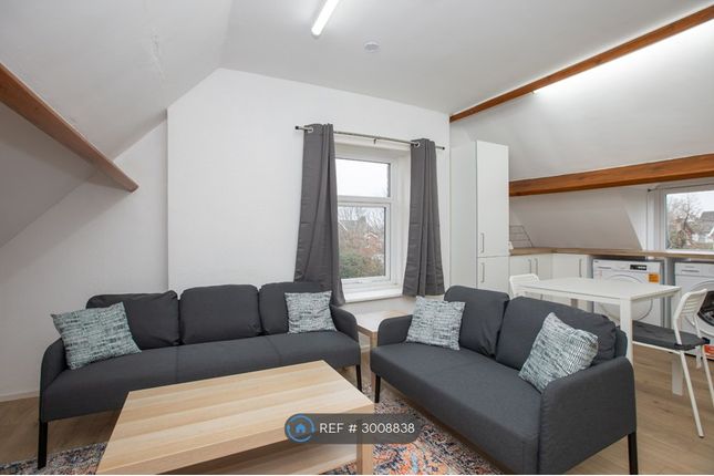Flat   Victoria Parade, AshtonOnRibble, Preston photo 2