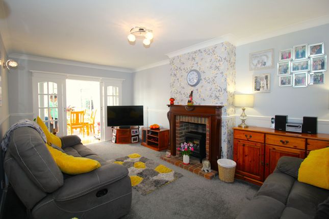 5 Mygrove Road, Rainham photo 3
