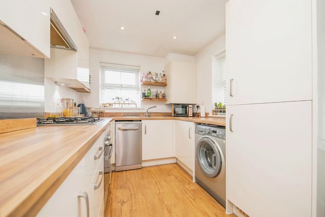 Flat for sale in Lancaster Approach, Colchester