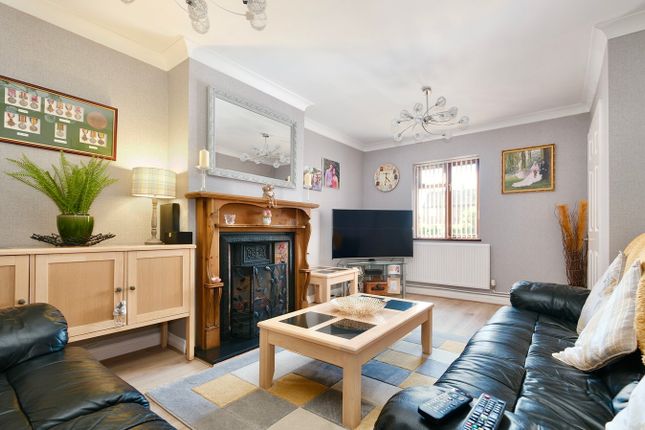 12, Fox Grove, Huntingdon photo 3