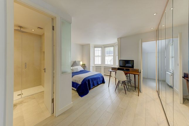 Flat for sale in Stratford Road, London