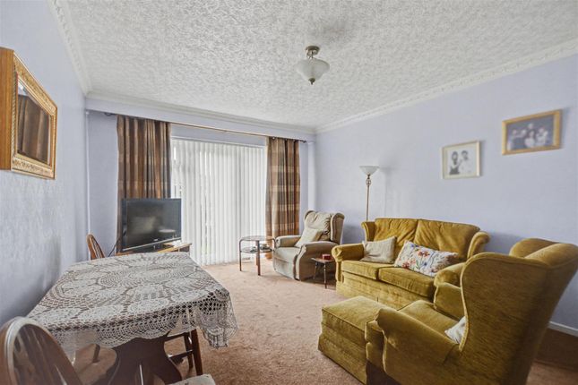15, Highfield Court, Nottingham photo 2