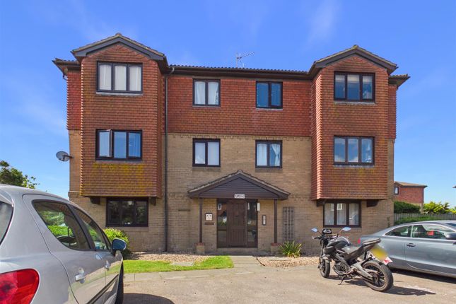 33, Hunting Gate, Colchester photo 2