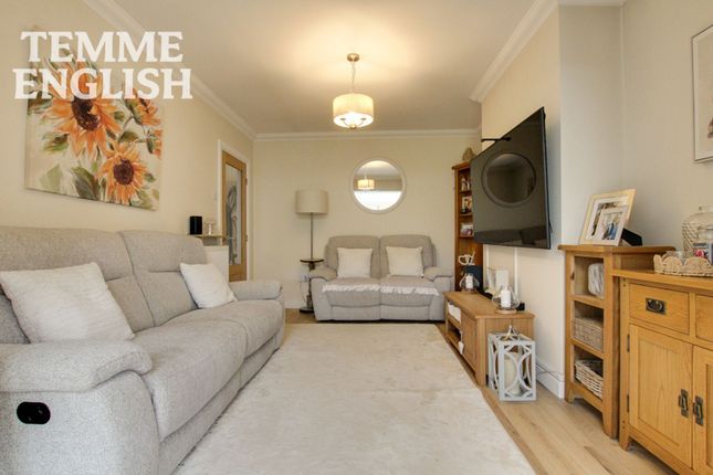3 Kingley Drive, Wickford photo 4
