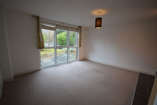 Flat to rent in Sandling Park, Sandling Lane, Maidstone, Kent