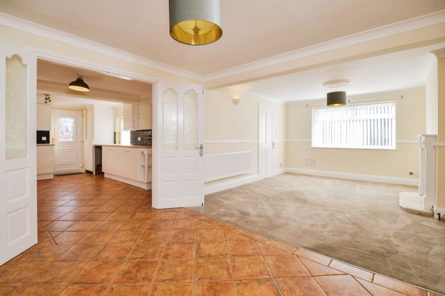 109, Sowerby Crescent, Middlesbrough photo 4