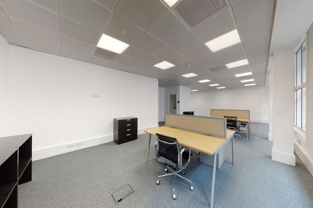 Office to let in Saint Swithin's Lane, London
