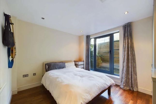 Flat for sale in Hoxton Square, London
