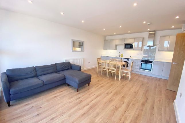 8 Albany Gate, Darkes Lane, Potters Bar photo 3