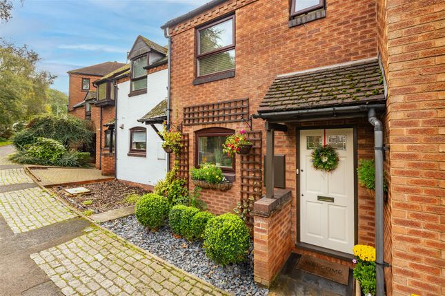 Thumbnail Terraced house for sale in West Rock, Taylor Court, Warwick