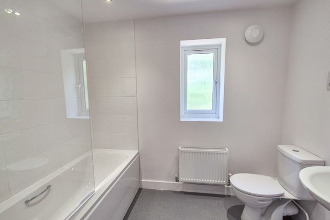 2, Magpie Close, Grimsby photo 3