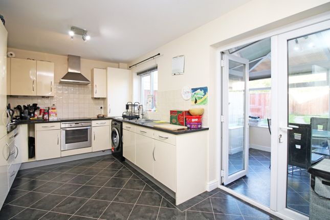 10, Garden Close, Poulton-le-Fylde photo 3