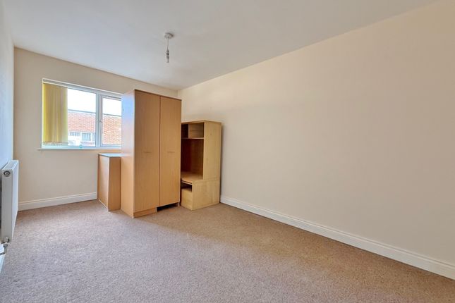 Flat 2, 48F, High Street, Portsmouth photo 4