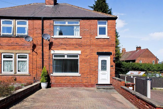 Thumbnail Town house to rent in Vicarage Avenue, Gildersome, Leeds