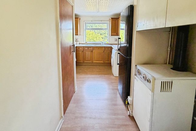 25, Palmer Crescent, Dronfield photo 3