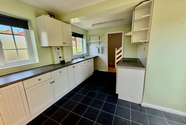 Maple Drive, East Grinstead photo 3