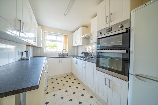 24, Oakdene Vale, Leeds photo 3