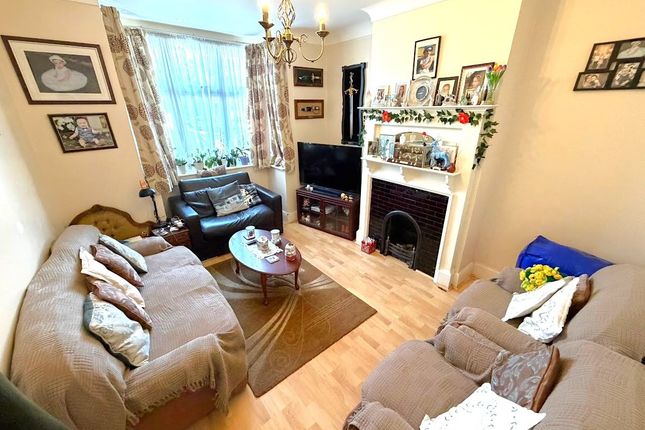 333, Bedfont Lane, Feltham photo 2