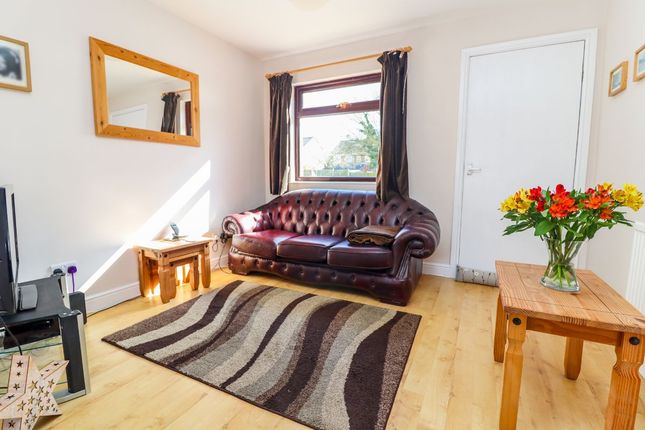 22 Twinwood Road, Bedford photo 2