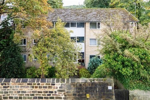 Thumbnail Flat to rent in Newlaithes Road, Horsforth
