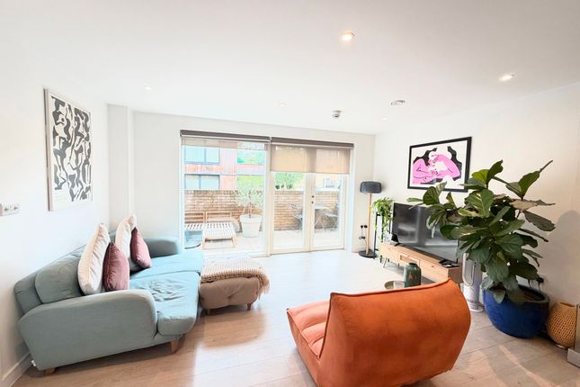 Flat 3, London photo 4