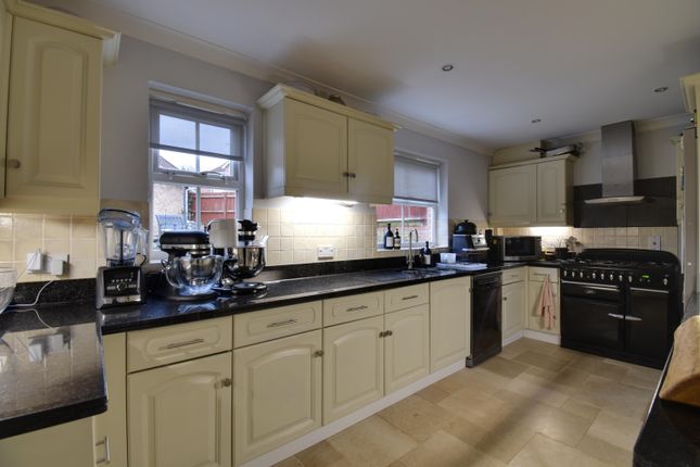 2, Bulrush Close, Braintree photo 3