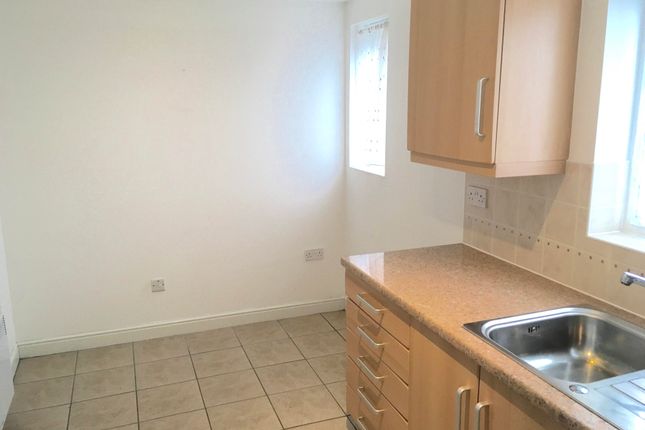 Flat to rent in Luton Road, Dunstable