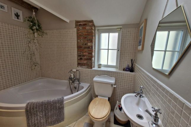 High House - Bathroom.Jpg