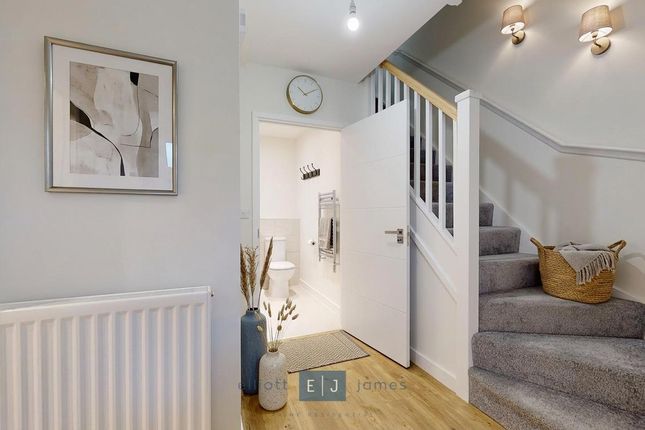 21 Luctons Close, Borders Lane, Loughton photo 4