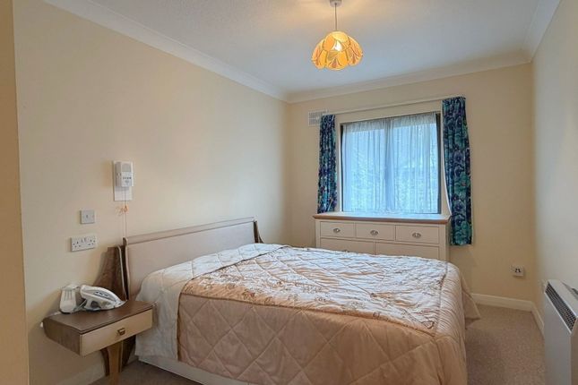 Flat 47, Winningales Court, Vienna Close, Clayhall photo 4