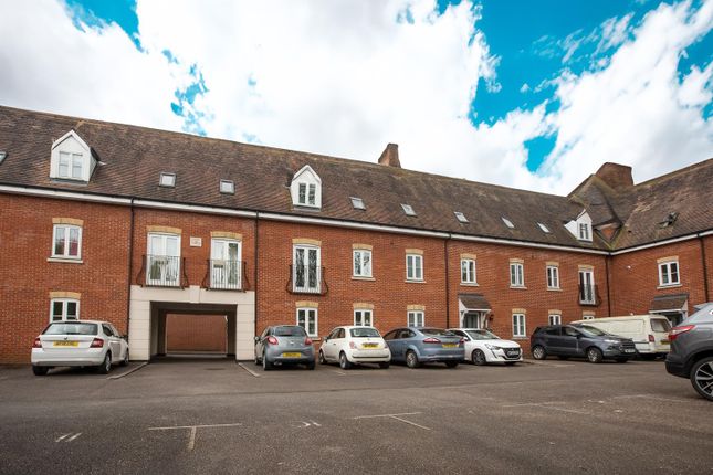 Thumbnail Flat for sale in Veale Drive, Exeter