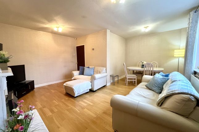 3 Barnett Drive, Salford photo 2