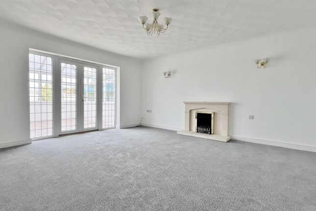 103, Walton Road, Frinton-On-Sea photo 2