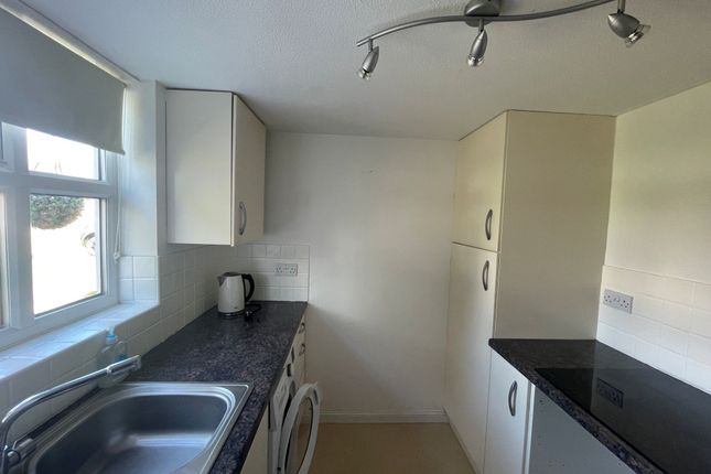 17 Walsingham Court, Wisbech photo 3