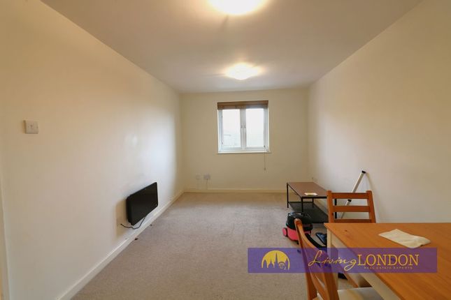 Flat 9,, Harry Court, 3 Wenlock Gardens, London photo 4